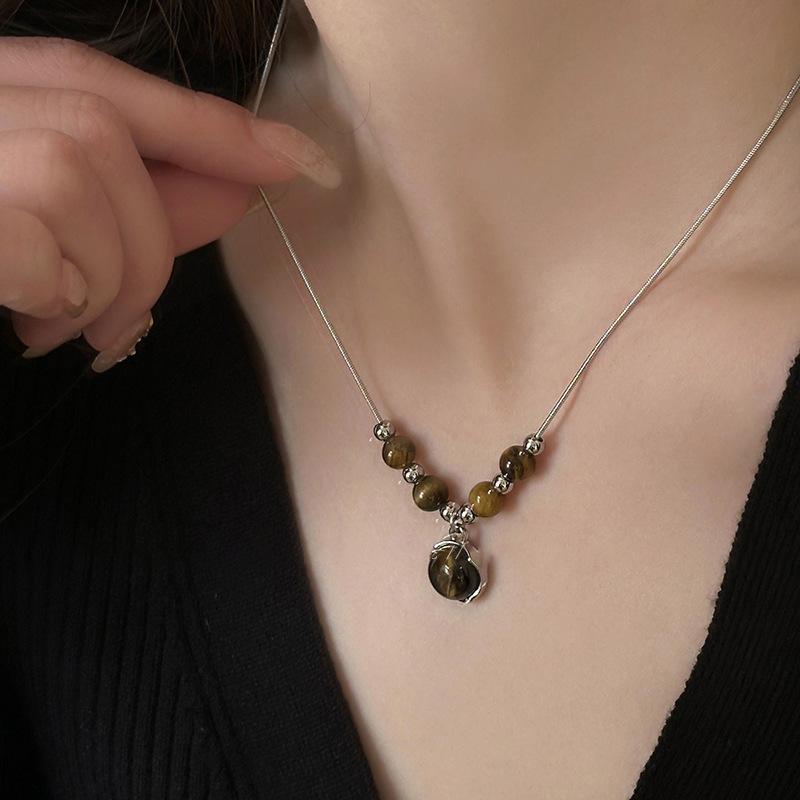 European and American retro coffee color tiger's eye stone beaded pearl necklace light luxury niche collarbone chain temperament advanced sense