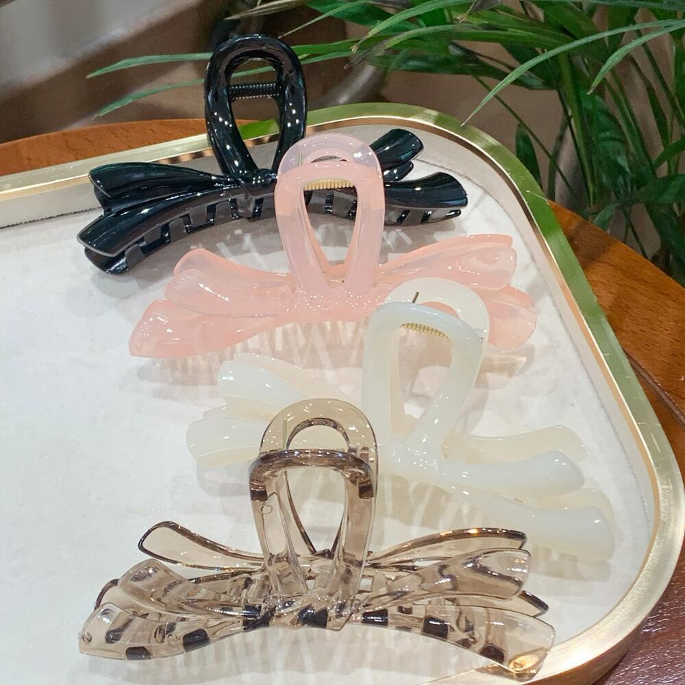 Elegant Large Bow Claw Clip - High-End Shark Hair Clip for Simple Updo Hairstyles, Women's Hair Accessory.