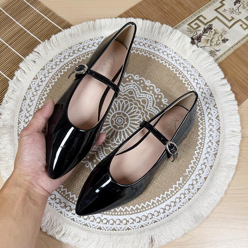 Fashion Flat Shoes for Women Spring and Autumn Shallow 2025 New Patent Leather Women's Shoes Pointed Mary Jane Retro Plus Size Flat Shoe