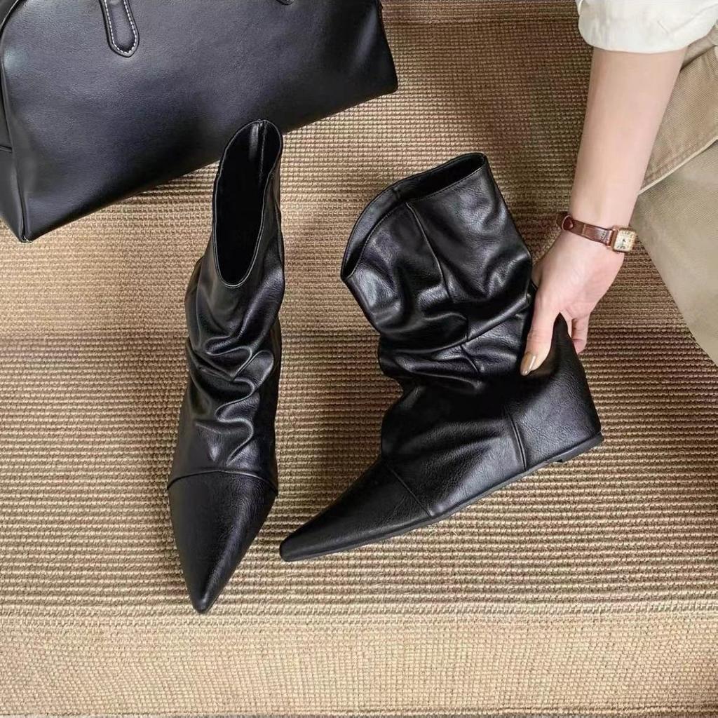 Autumn and winter new small temperament pleated short tube thin boots women's versatile pointed soft leather inner height-increasing short boots