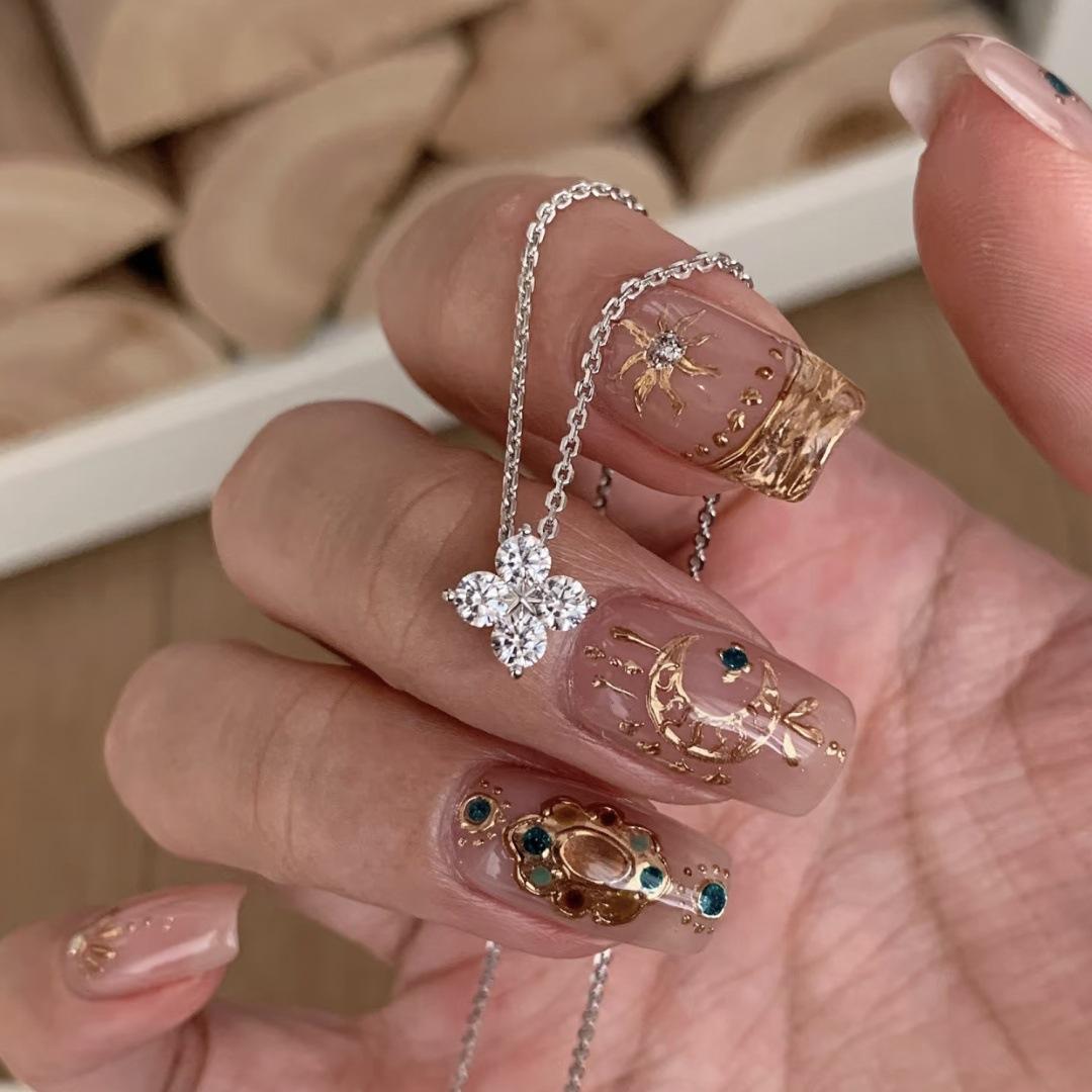 2026 Lucky Clover Necklace Cool Sense Inlaid Zircon Light Luxury Niche Premium Sense Clavicle Chain Women 45CM
