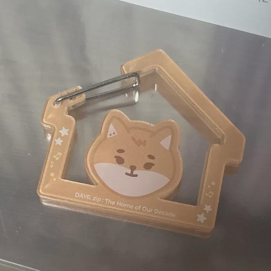 

Day6 Popup Store Ke Carabiner