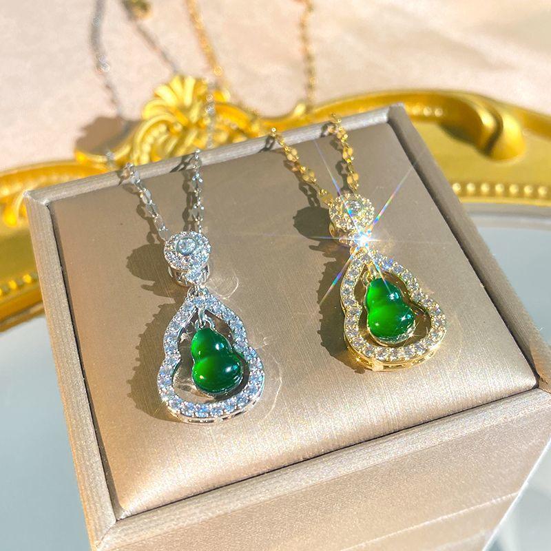 New Chinese ethnic style personalized jadeite hollow gourd necklace design collarbone chain retro high-end neck chain jewelry