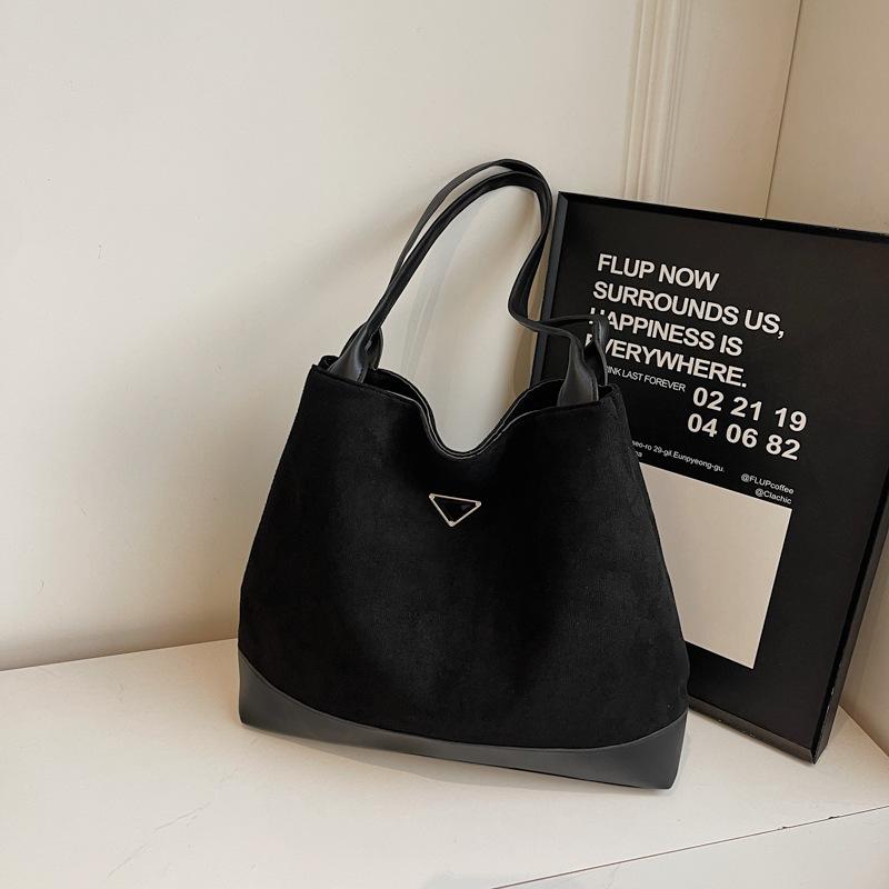 

Retro shoulder bag women s niche simple and fashionable large-capacity underarm bag new commuter tote bag women чёрный