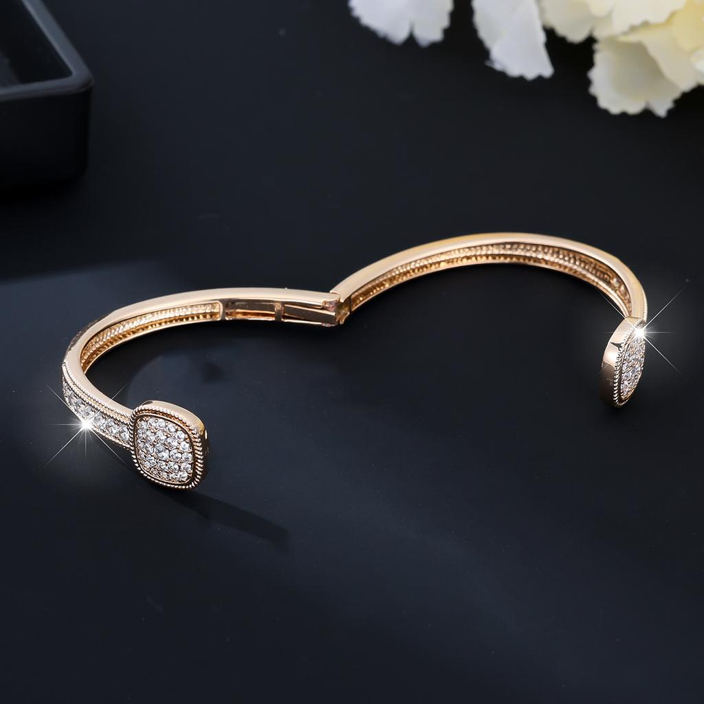Exquisite Full Sugar Cube Opening, Elegant and High-end Bracelet
