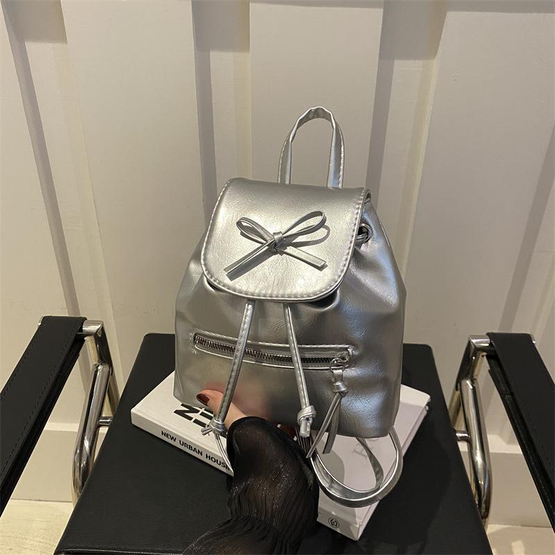 

Корейский нишевый рюкзак женский осень 2025 новый модный стильный рюкзак универсальная сумка-ведро на одно плечо серебряный