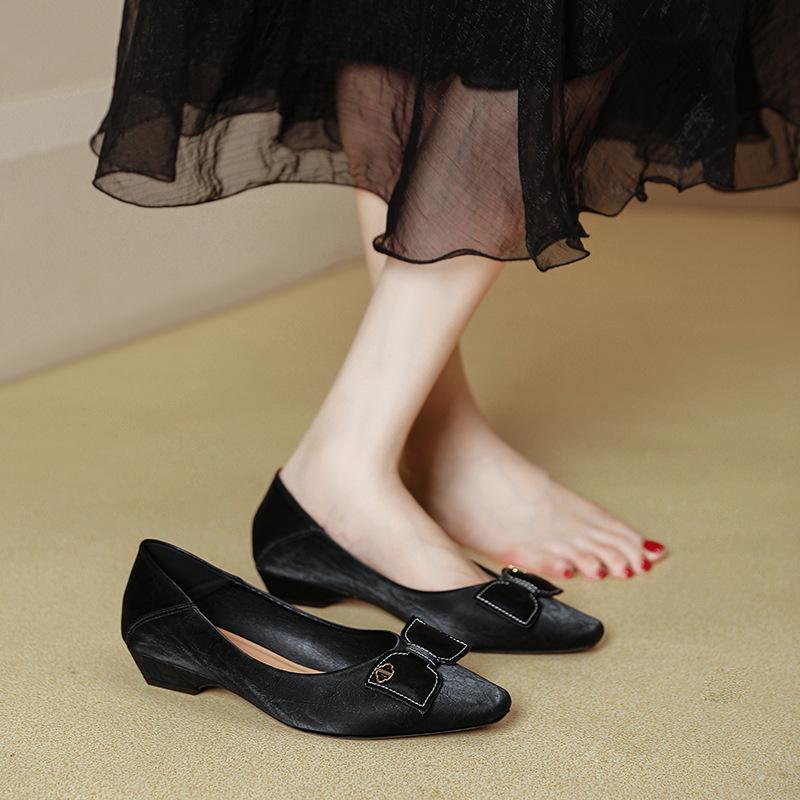 Low-heeled single shoes women's new soft leather light-mouth red women's shoes are not tired, square-headed thick-heeled shoes