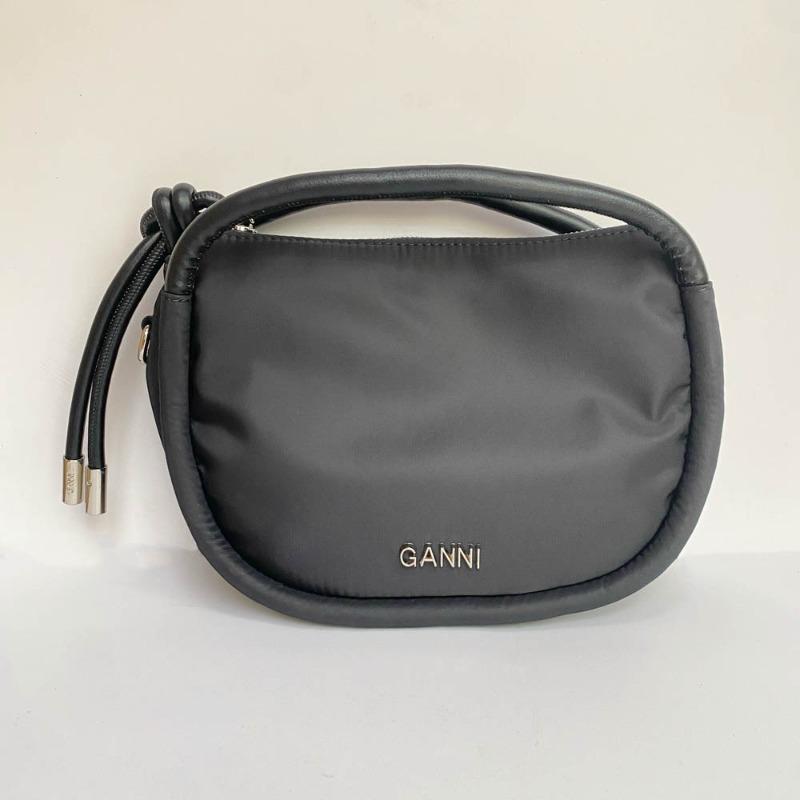 

New women s fashion shoulder bag niche design popular simple messenger bag retro versatile underarm bag чорний