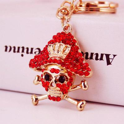 Portachiavi con ciondolo a forma di teschio pirata in cristallo - Accessorio e regalo per uomo