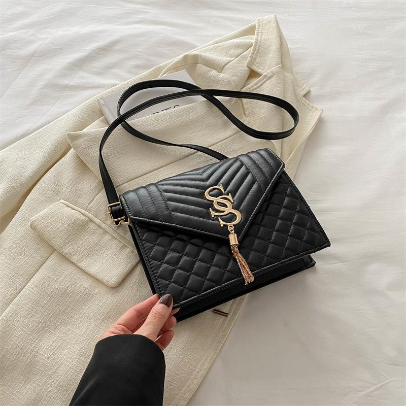 

Простая и модная маленькая квадратная сумка-мессенджер для женщин, простая сумка в иностранном стиле для женщин 2024 года, новая летняя повседневная модная сумка через плечо чёрный