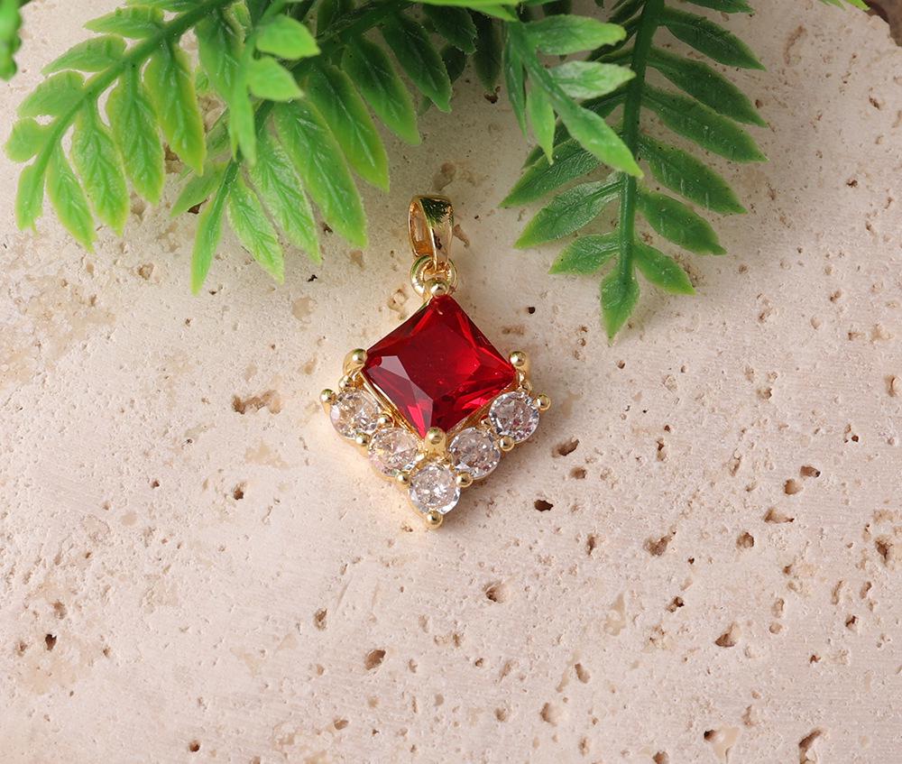 2025 Роскошный золотой квадратный кулон с красным драгоценным камнем и инкрустацией бриллиантами