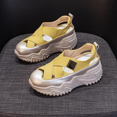 Γυναικεία Καλοκαιρινά Παπούτσια 'Dad Shoes' 2024: Κομψές Σανδάλια με Κοψίματα και Παχιά Σόλα, Μοντέρνα, Casual και Διαπνέοντα.