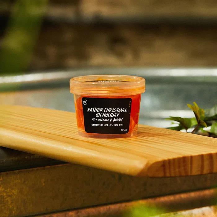 

[ОГРАНИЧЕННЫЙ ВЫПУСК] Дед Мороз в отпуске 100 г - Желе для душа/Гель для тела