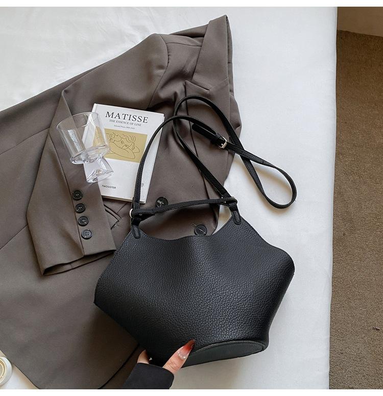 

Premium sense hand bag women s new fashion casual messenger shoulder bag large capacity commuter bucket bag