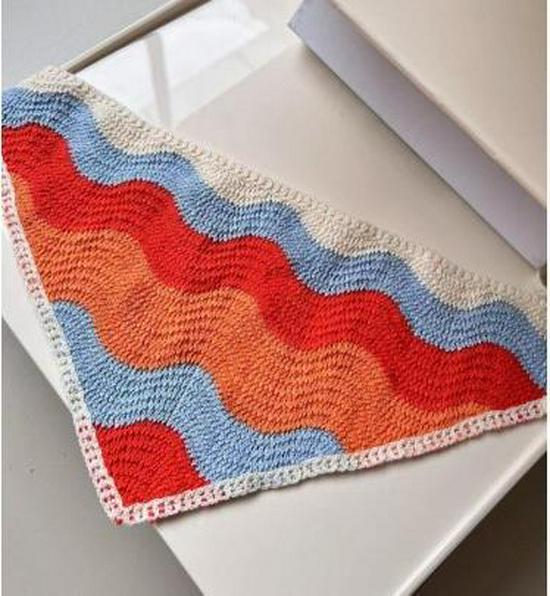 Women's French Retro Knit Hollow Headscarf: Summer Triangular Pastoral Style for Beach Sun Protection
