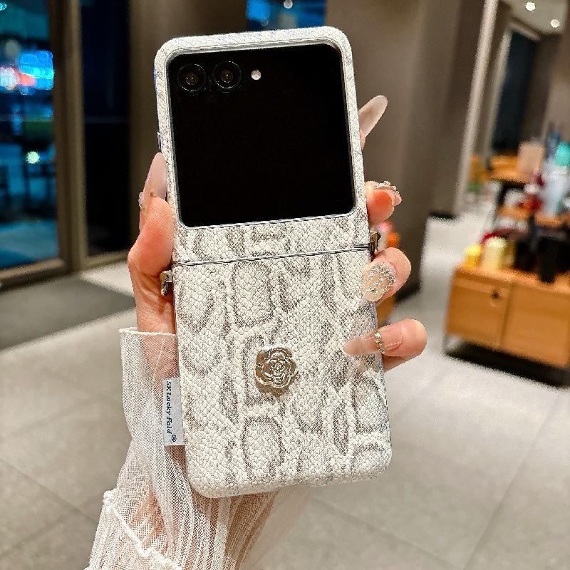 Stylish 3D Python Print Camellia Motorola Razr60 Ultra Drop-Proof Crossbody Lanyard Phone Case