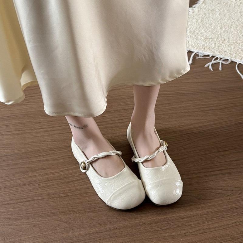 Retro Flat Women's Shoes New Spring Summer Season with Skirts Single Shoes Versatile Shallow Mouth Simple Comfortable Shoes