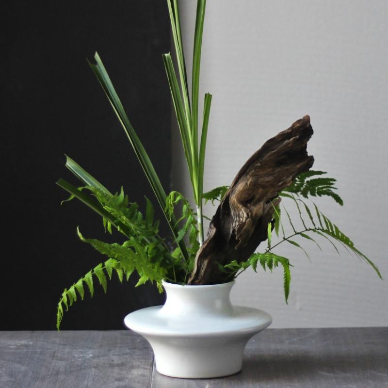 White Ceramic Vase Handmade Porcelain Bottle Flower Vase Hydroponics Terrarium Frisbee Pot Home Decoration Accessories