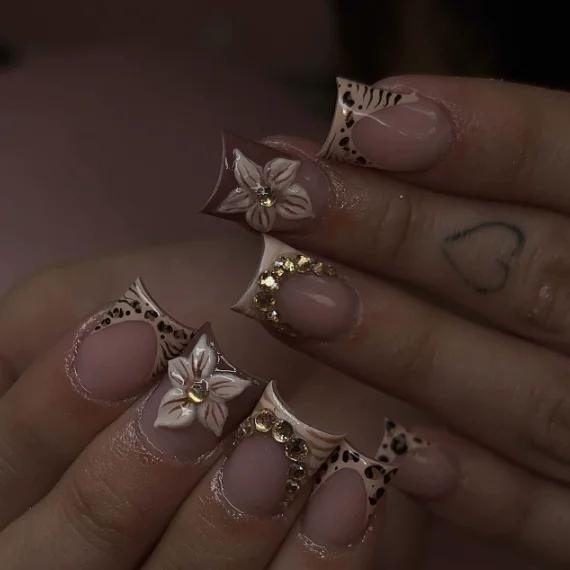 24Pcs Leopard Print French Press On Nails, Short Square Fake Nails with 3D Flower & Rhinestones