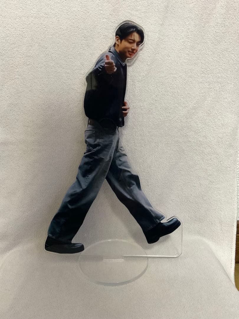 

[Б/У] BTS Чонгук БОЛЬШОЙ Акриловый Стенд 30см 3 Штуки