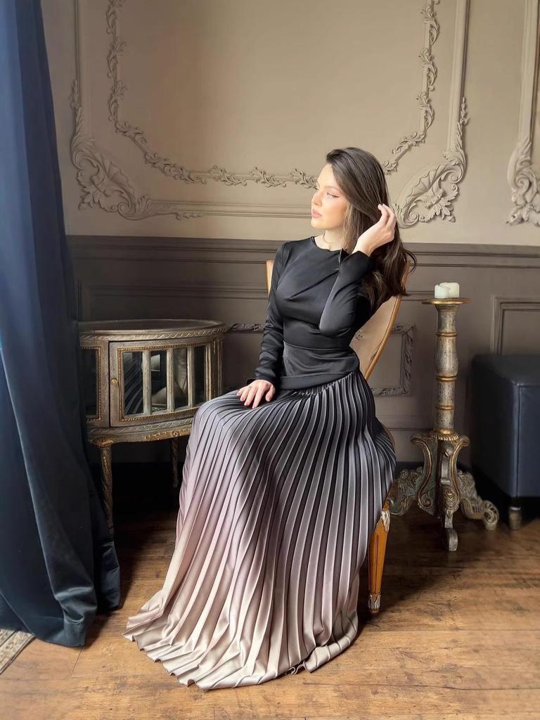 2024 Autumn Women's Gradient Velvet Pleated Midi Skirt with Elastic Waist