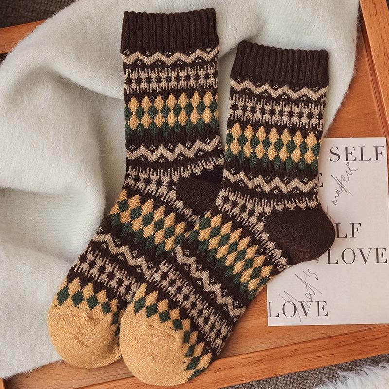 Ladies Autumn and Winter Thickened Warm Retro Culture Lingge Ethnic Wind Wool In The Barrel Pile Socks