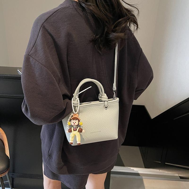 Fashion high-end hand bucket bag spring and summer simple and versatile shoulder bag trendy niche messenger bag