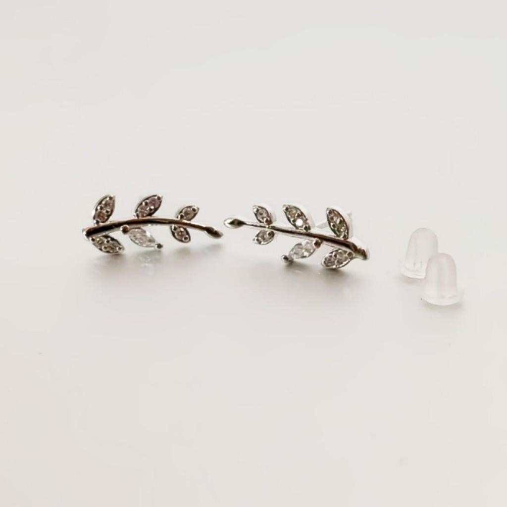 2024 Trendy High-End Leaf Stud Earrings for Women - Elegant Light Luxury Design