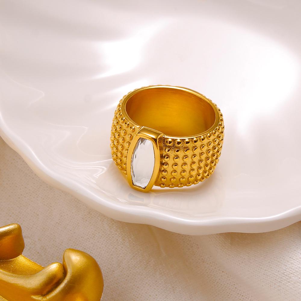 YueShi French Retro Zircon Ring - Elegant Wide Design Jewelry.