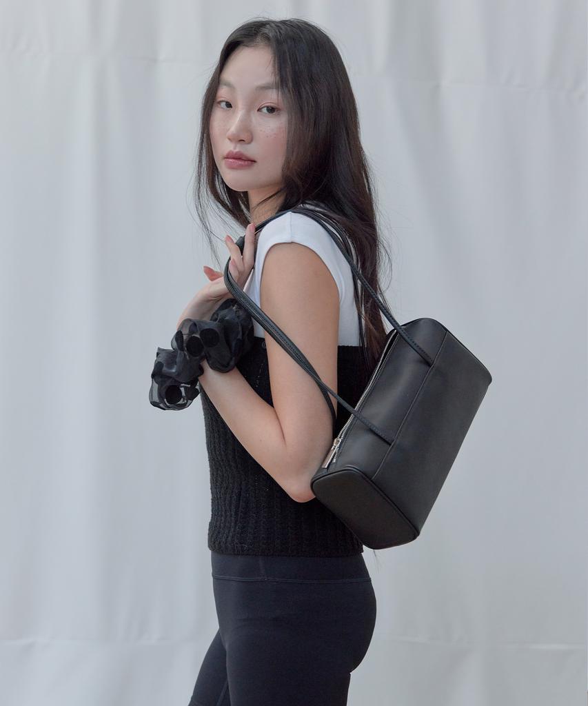 Haveawhale Square Baguette Bag (Bk)