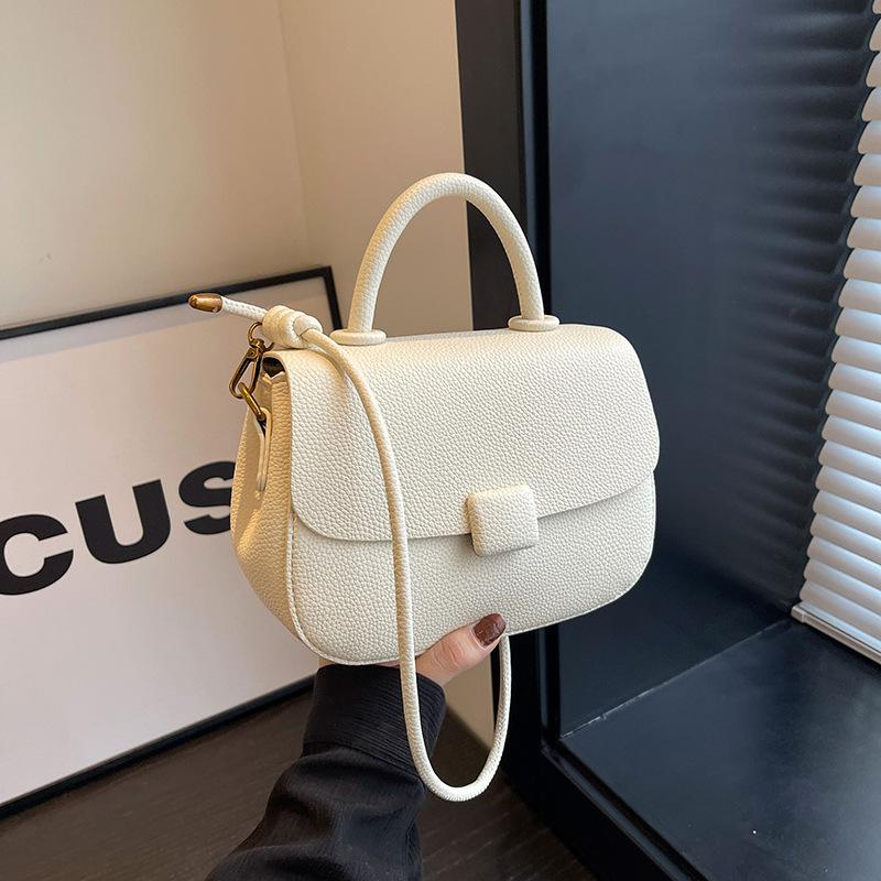 

2024 Новая женская сумка через плечо, ретро универсальная маленькая сумка премиум-класса на осень и зиму, маленькая квадратная сумка через плечо