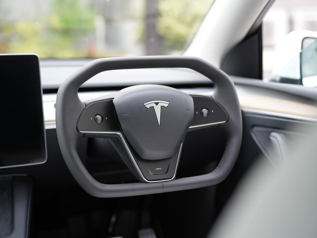 DreamEV Steering Wheel for Tesla Model 3 and Model Y Model 3 Gen.2 Cybertruck-Style (Older 2019-2021.3) [Used]
