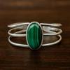 Grünes Malachit Silber Armreif, Handgefertigter Edelstein in ovaler Form, Verstellbarer Minimalistischer Armreif