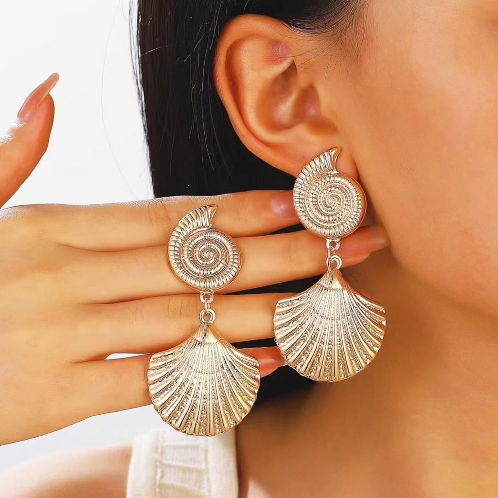 2026 Trend Spiral Conch Stud Earrings for Women Elegant Simple Alloy Jewelry Personalized Fashion Style