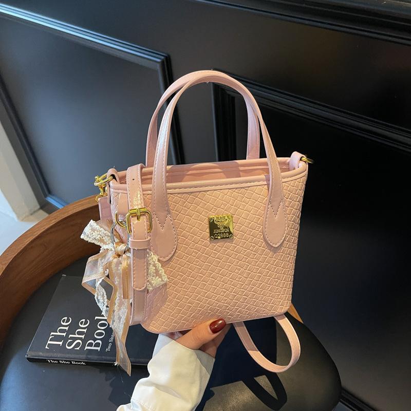 2025 Summer New Textured Woven Large-capacity Women's Bucket Bag Niche Versatile Portable Shoulder Commuter Bag