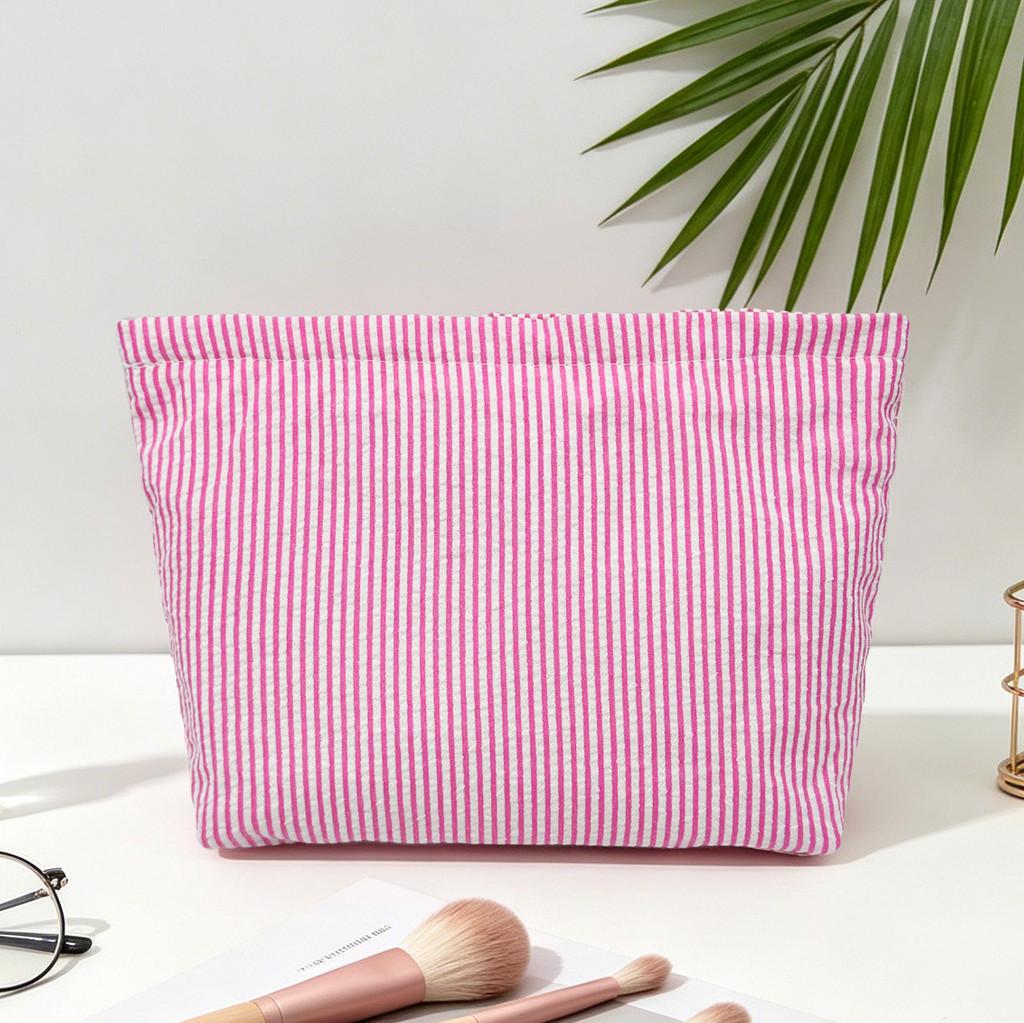 Modern Striped Polyester Toiletry Bag With Breathable Design For Travel And Daily Use
