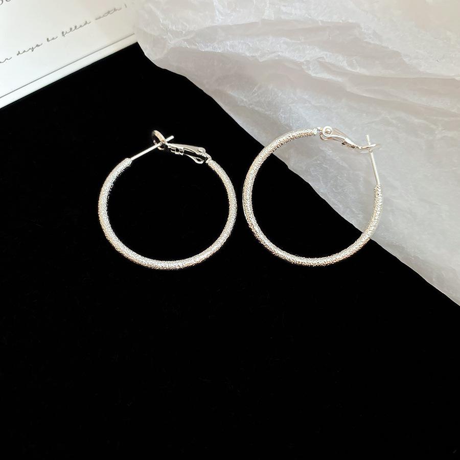 

Серебряная игла, песочное золото, круглые серьги, европейский и американский стиль, серьги с темпераментом spice girls, нишевые, высококачественные, универсальные, для commuters, модные серьги