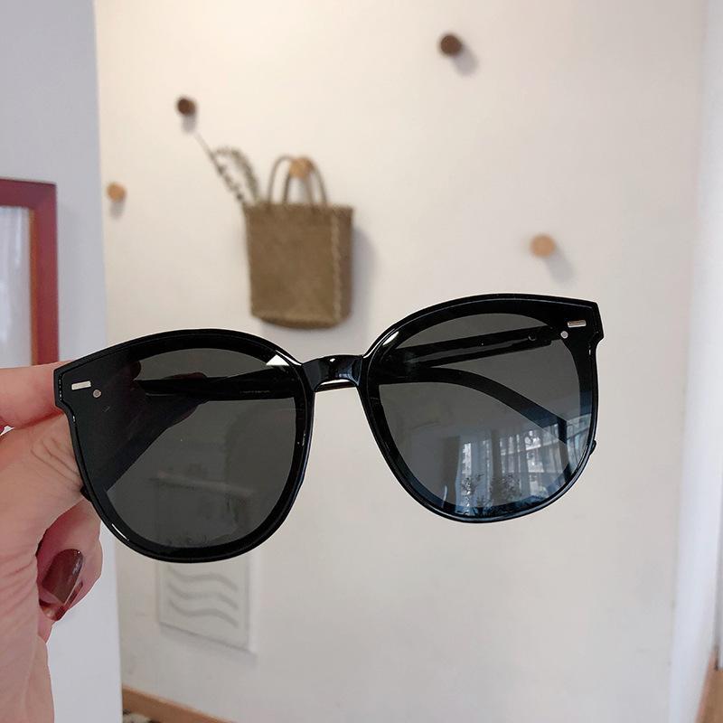 

Korean Style Sunglasses for ladies Rivets Decoration Square Shape Sun Glasses ladies Travelling Outdoor Sunglass