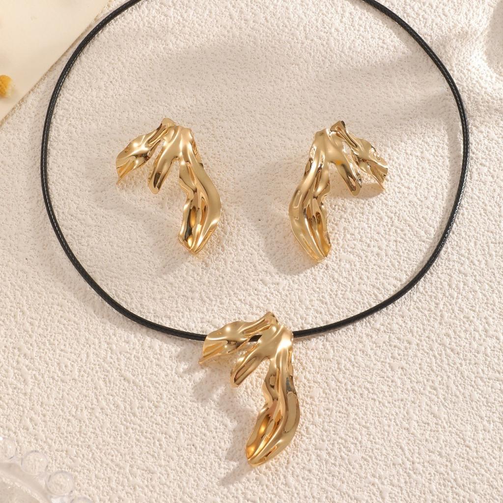 Popular Metal Exaggerated Earrings Necklace Two-piece Set Personalized Unique Jewelry Earrings Sales Jewelry Set