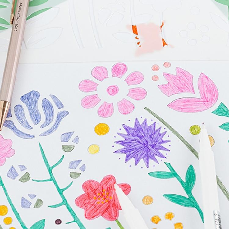 8-teiliges Set aus wiederverwendbaren, detaillierten Zeichenvorlagen für Anfänger und Profis im Bereich Journaling oder Kunstkurse
