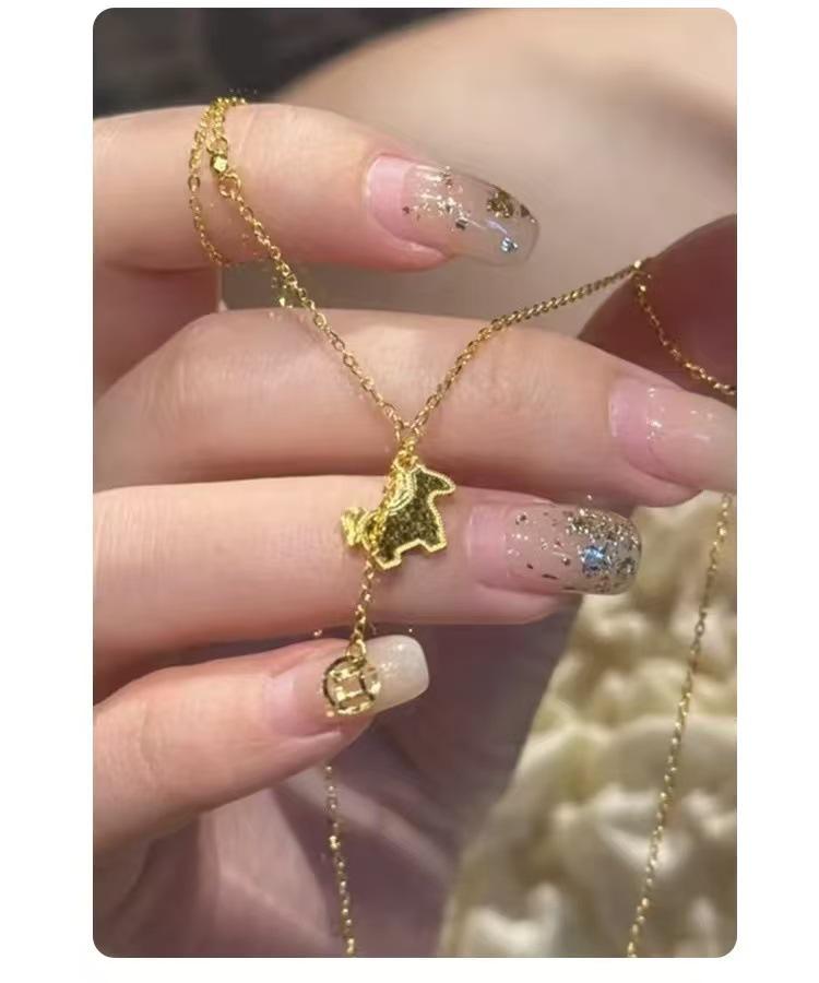 Nickel Silver Plated Crushed Ice Golden Horse Tassel Necklace: Zodiac Year of the Horse, High-End Feel.