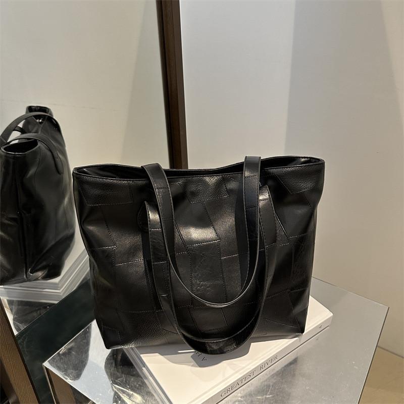 Trendy Black Pu Tote Bag For Women Spacious Commuter Shoulder Bag With Casual Style