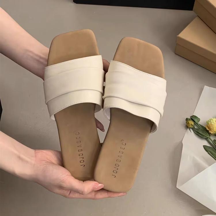 

Flat-bottomed slippers women s outer wear summer new retro niche one-word drag pleated soft leather seaside vacation beach sandals 40