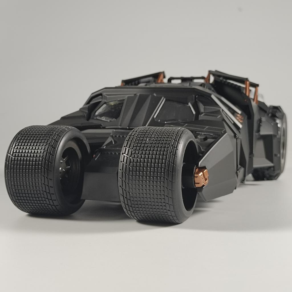 1:18 Batmobile Tumbler Alloy Diecast Model Sound Light Car Spray Function Toy Display Ornament Toys For Kids Gift For Children