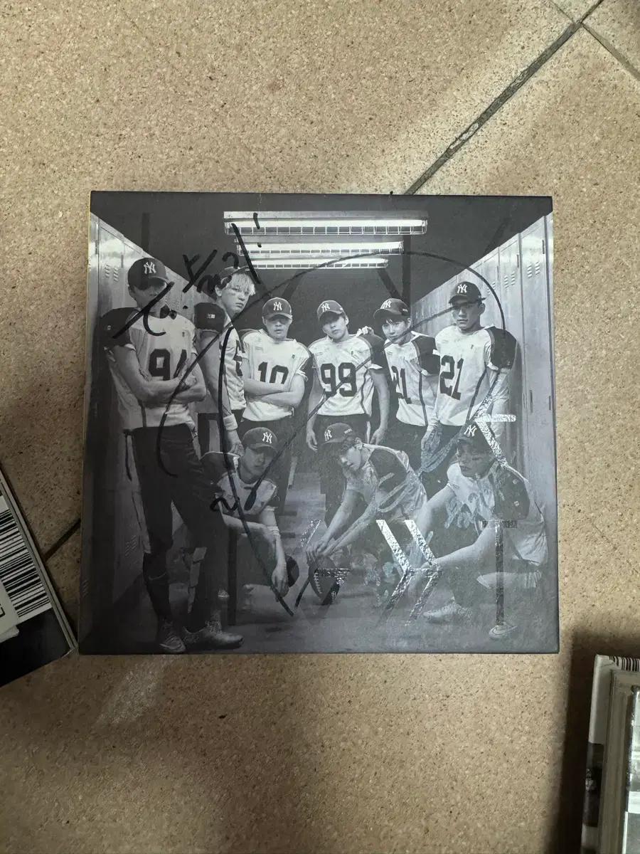 

EXO Non-Mellow Mirai Dio Do Kyungsoo autographed autographed album Used