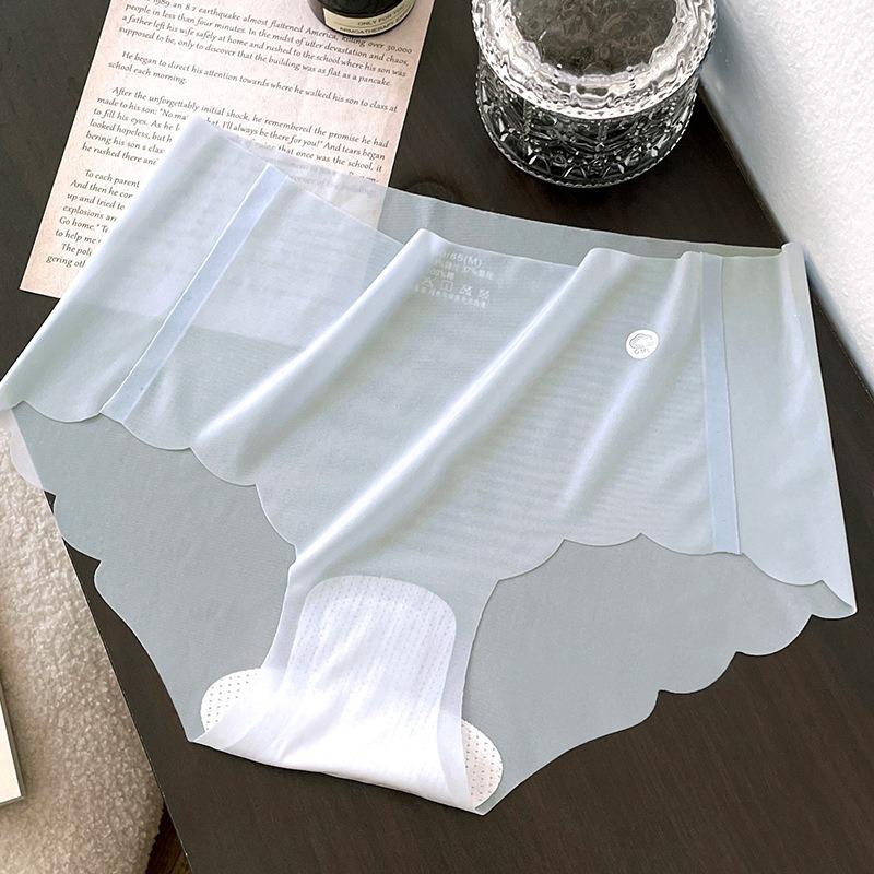Ultra-thin Translucent Panties Feel Breathable for Women Naked