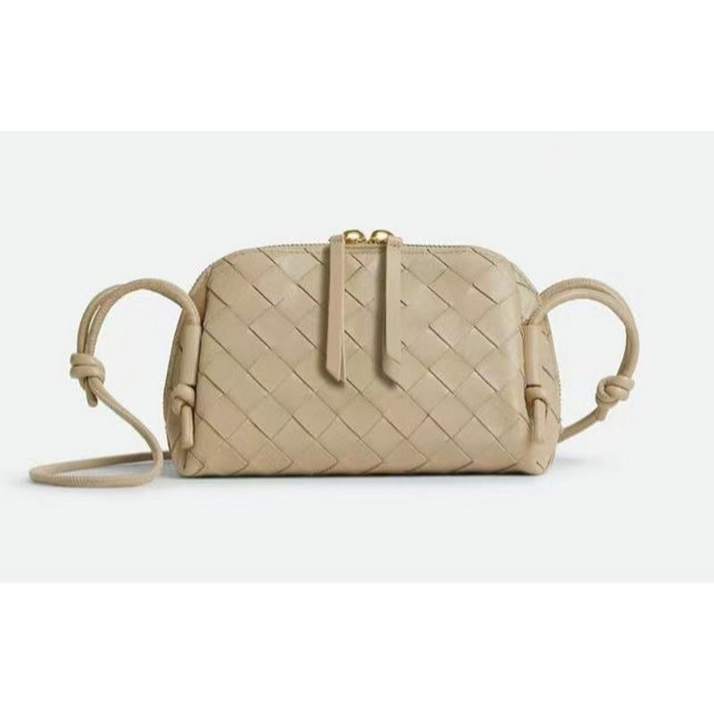 

2025 Новая женская сумка из натуральной кожи, модная плетеная мини-сумка для камеры, маленькая сумка-подушка на одно плечо, диагональная сумка с перекрестными краями 18.5x11.5x8.5CM