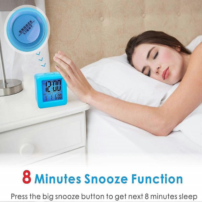 Łatwy w ustawieniu budzik podróżny z funkcją drzemki, miękkim światłem nocnym, uroczą silikonową osłonką, budzik cyfrowy duży wyświetlacz godzina miesiąc data alarm, bateria