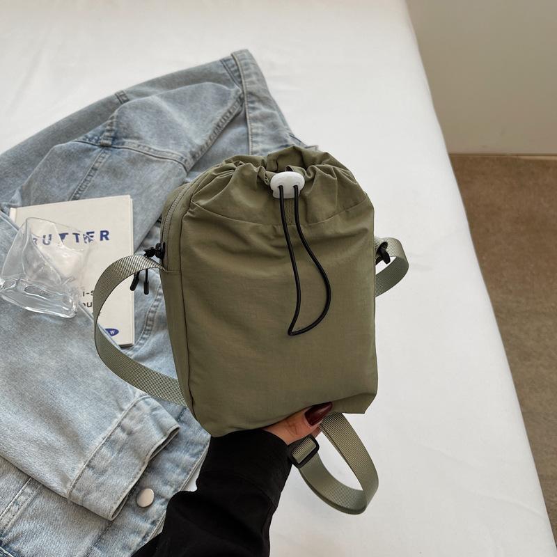 Korean version of solid color shoulder bag niche design casual foreign trend simple fashion small bag small square bag messenger bag