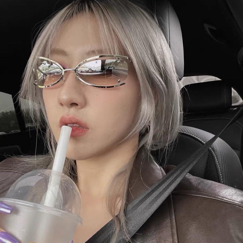 New Y2K Small Frame Cat Eye Sunglasses Women's Brand Designer Metal Sun Glasses Women Outdoor Travel Eyewear UV400
